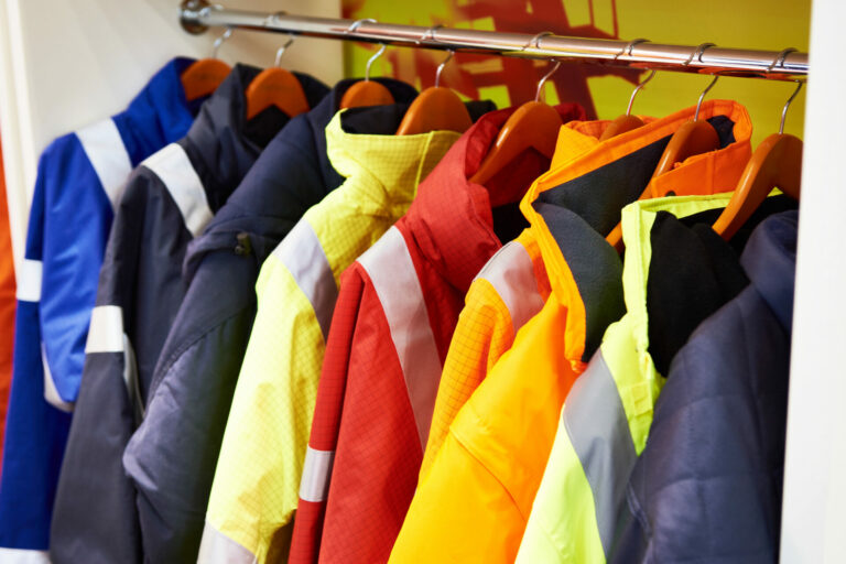 Tenues professionnelles pour l’hiver : chaleur, confort et image soignée